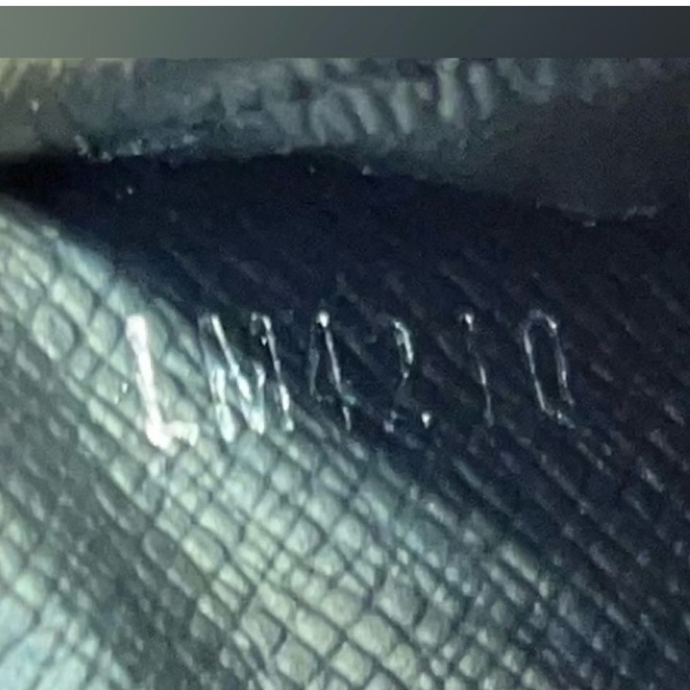 *LIKE NEW* - LOUIS VUITTON ZIPPY VERTICAL TIAGA LEATHER (BLACK) - - Picture 11 of 11